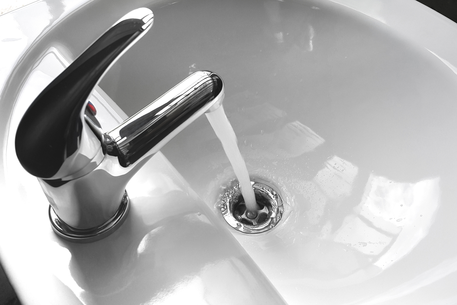 bathroom sink running water